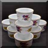 P36. Set of 10 Royal Worcester small ramekins. 